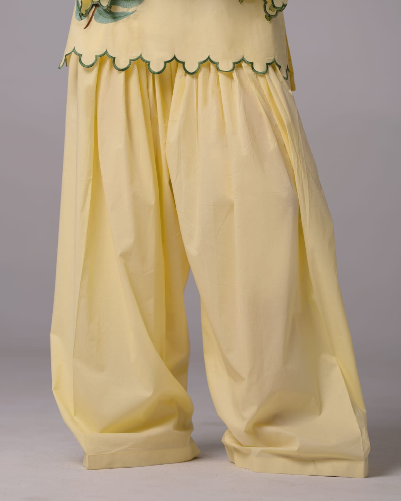 gold osen 2pc (stiched)