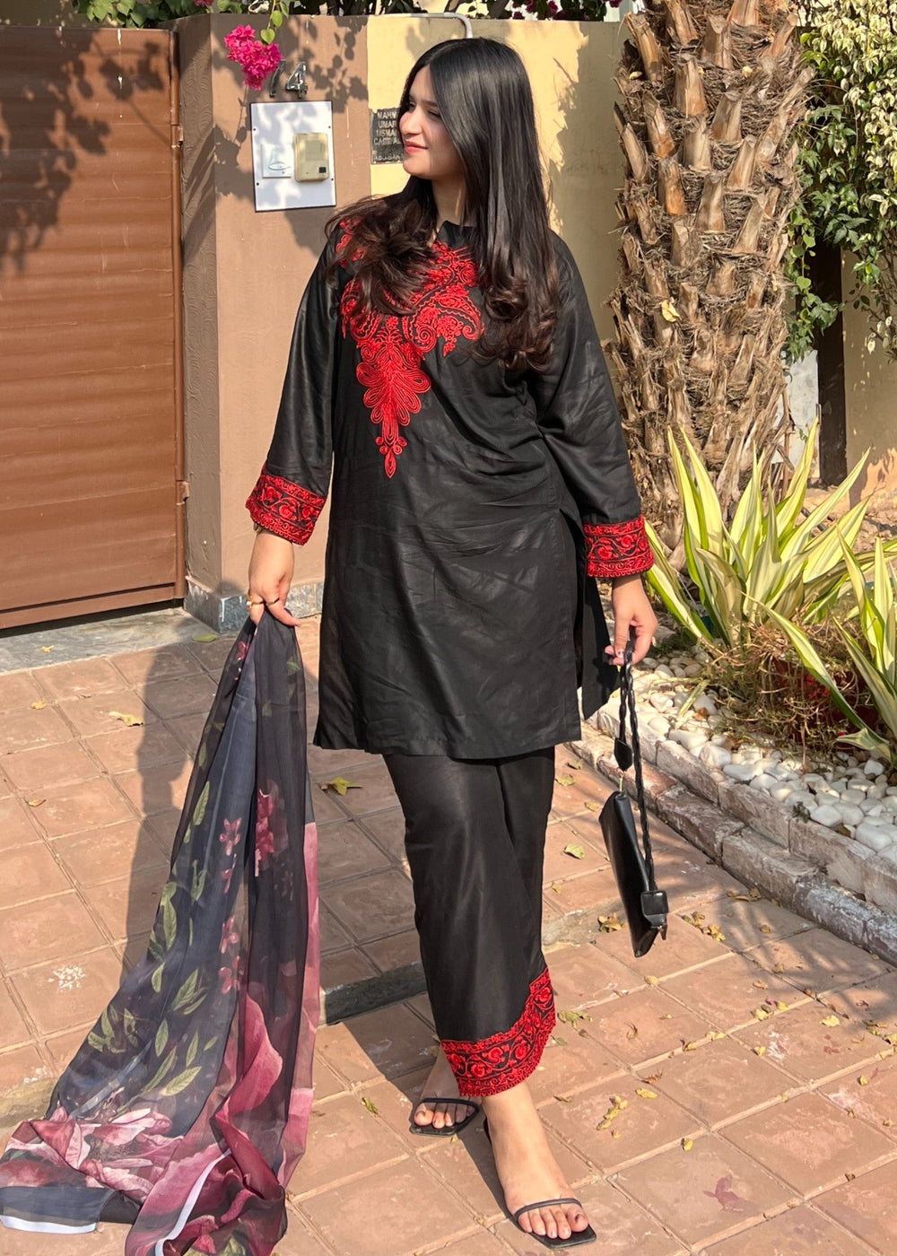 Mahi embroidered 3-piece festive suit by Tehzeeb Libas (view 4)
