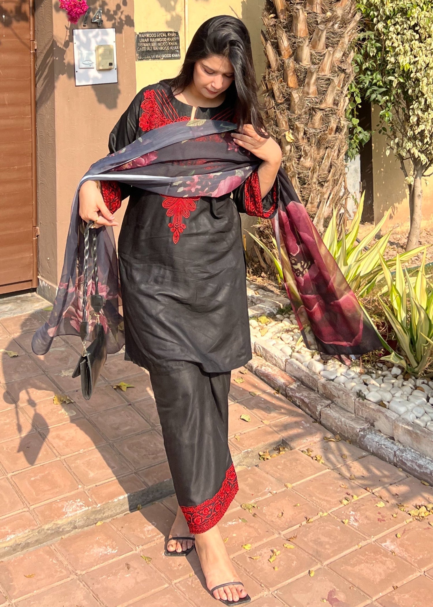 Mahi embroidered 3-piece festive suit by Tehzeeb Libas (view 5)